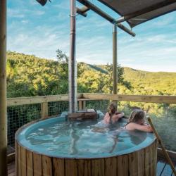 AfriCamps Addo - Hot Tub im Familienurlaub in Südafrika
