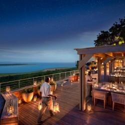 Nacht über der Bumi Hills Lodge
