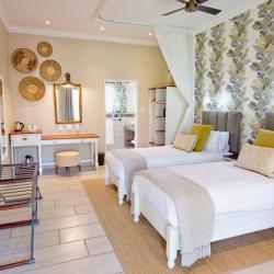Zimmerbeispiel in der Pioneers Lodge in Victoria Falls, Zimbabwe