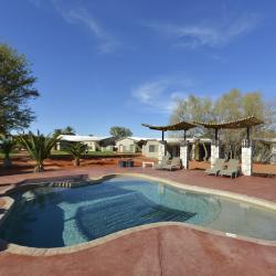 Der Pool der Anib Lodge 