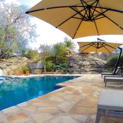 Poollandschaft an der Tuli Lodge