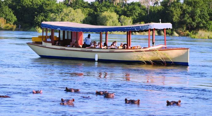 Safari Sunset Cruise auf dem Sambesi mit der Ra-Ikane