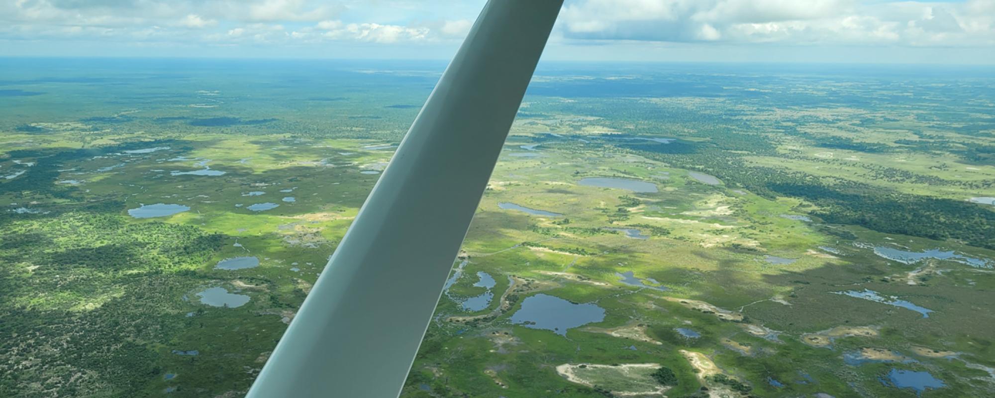 Flug über das Okavango Delta