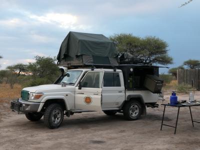 Dachzelt Camping in Botswana - Landcruiser Toyota voll ausgerüstet für Camping